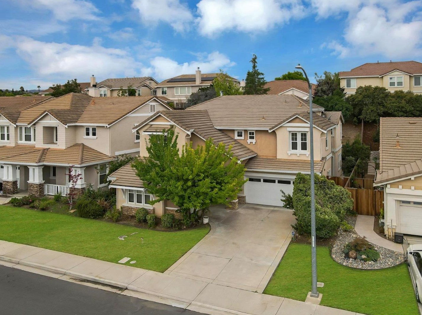 879 Inverness Ln, Los Angeles, CA 94513-7076