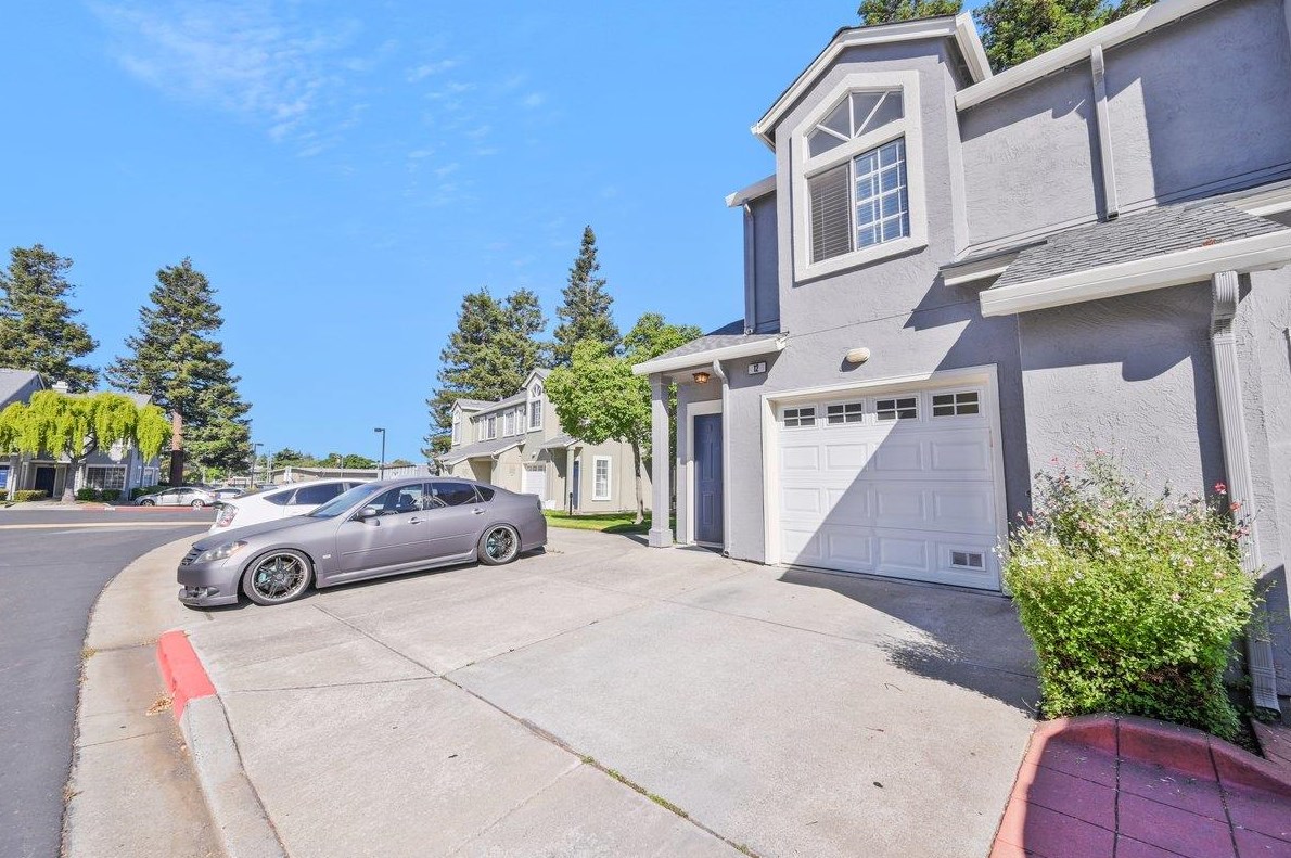 12 Crystal Gate, Hayward, CA 94544