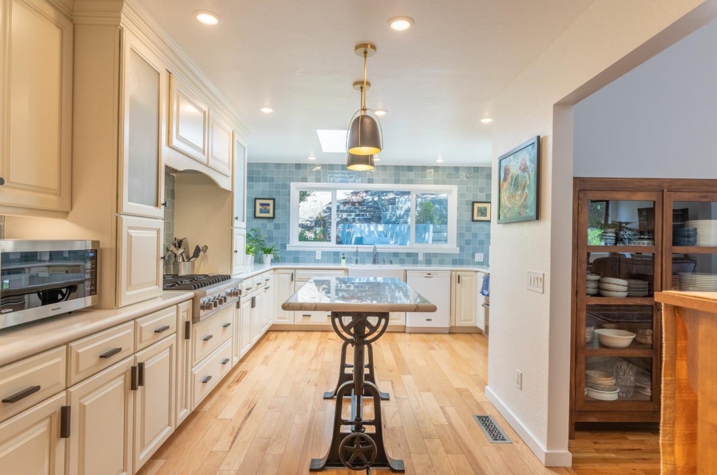 1237 Josselyn Canyon Rd, Monterey CA  93940-7100 exterior