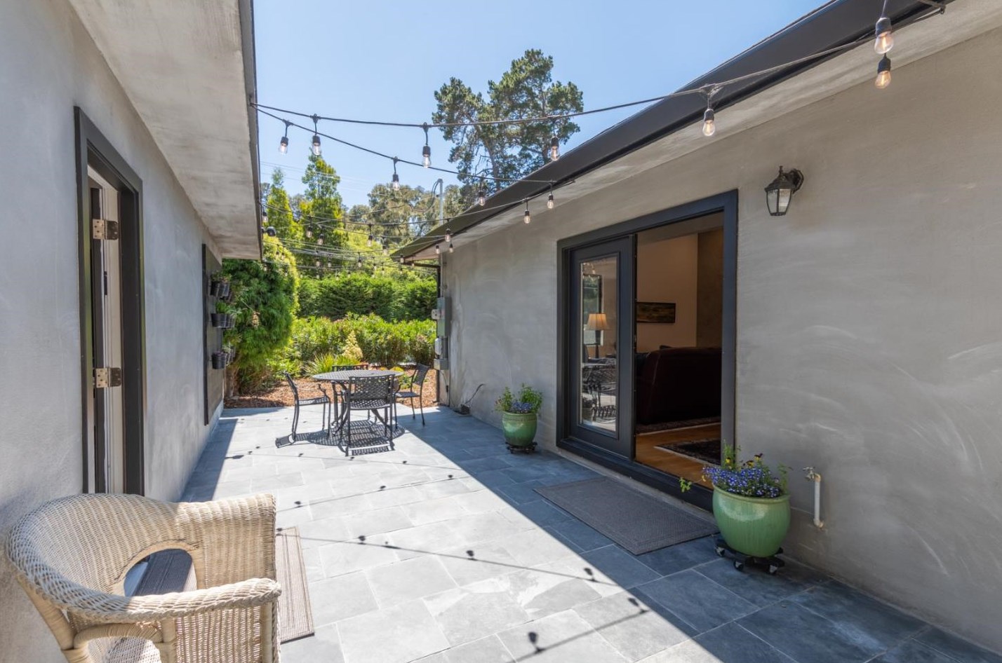 1237 Josselyn Canyon Rd, Monterey CA  93940-7100 exterior