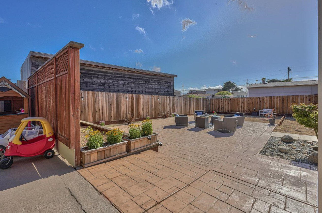 2065 Grandview St, Seaside CA  93955-3204 exterior