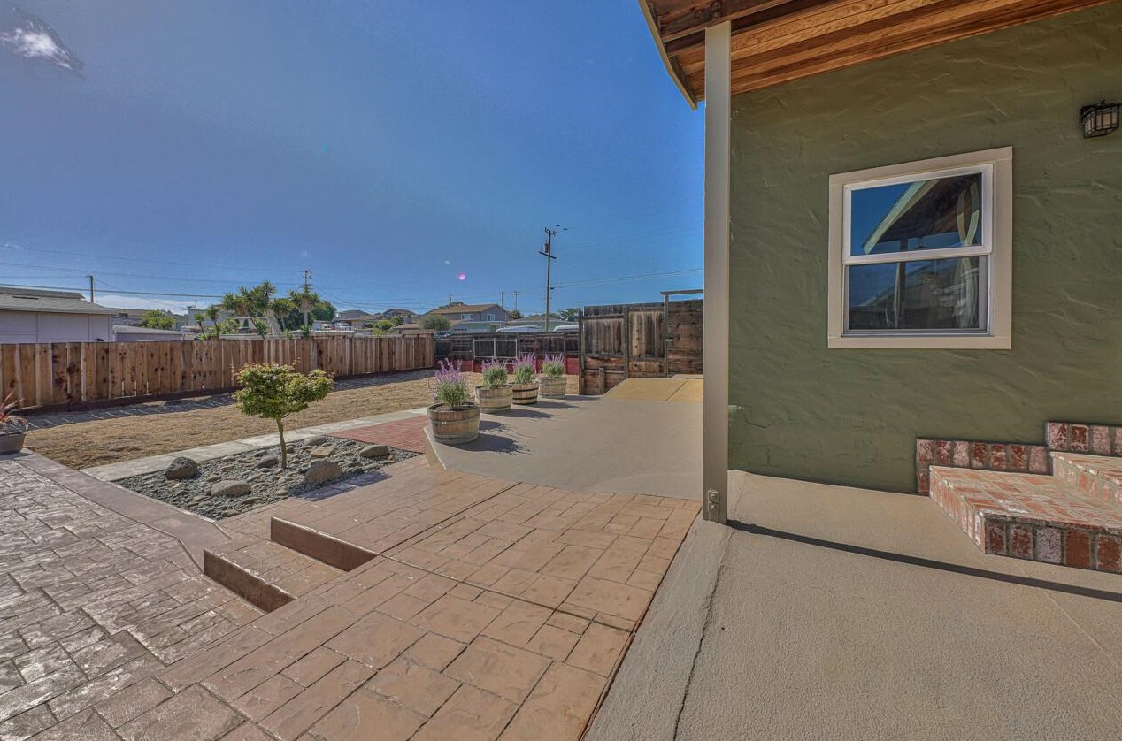 2065 Grandview St, Seaside CA  93955-3204 exterior
