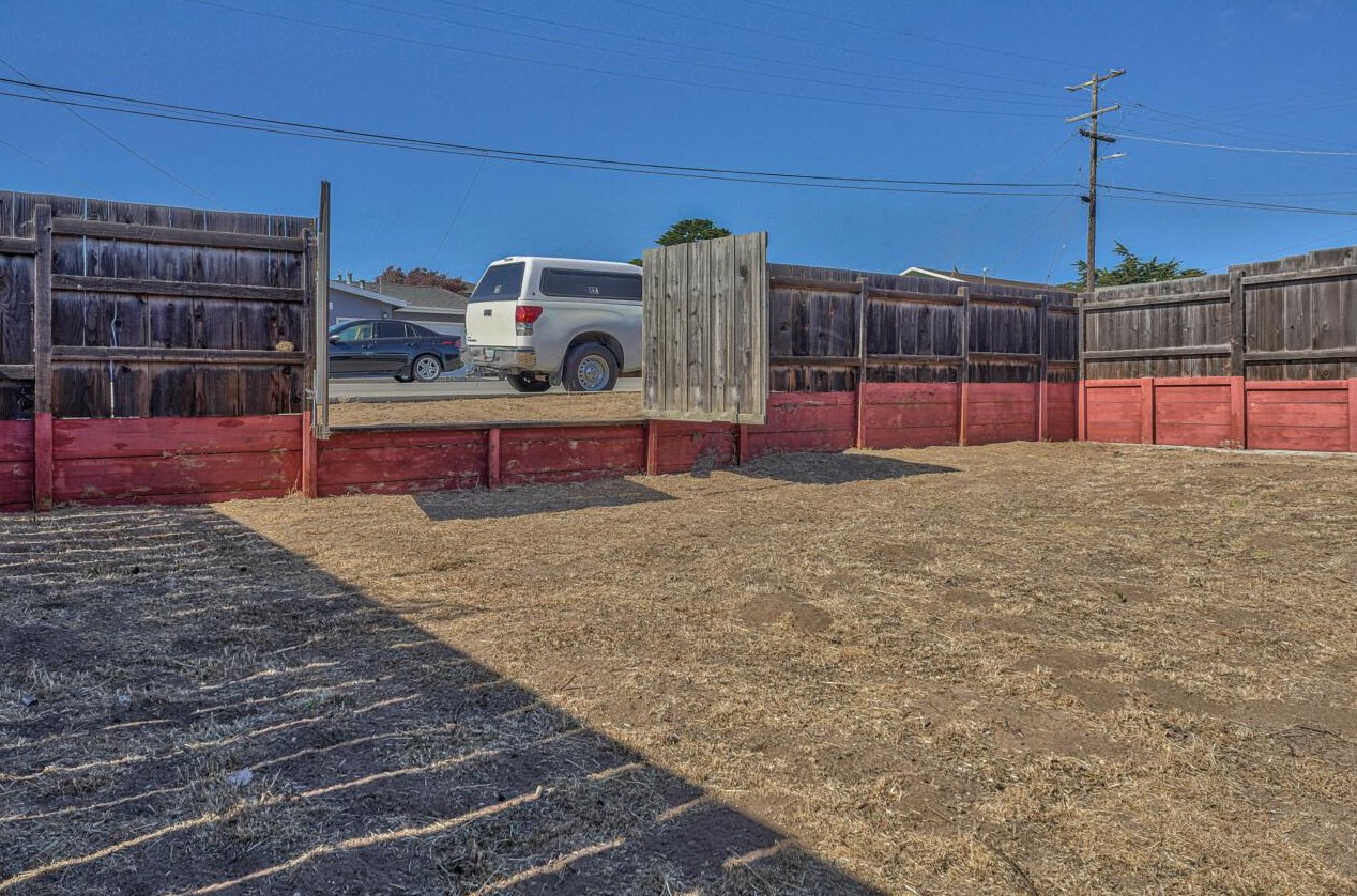 2065 Grandview St, Seaside CA  93955-3204 exterior