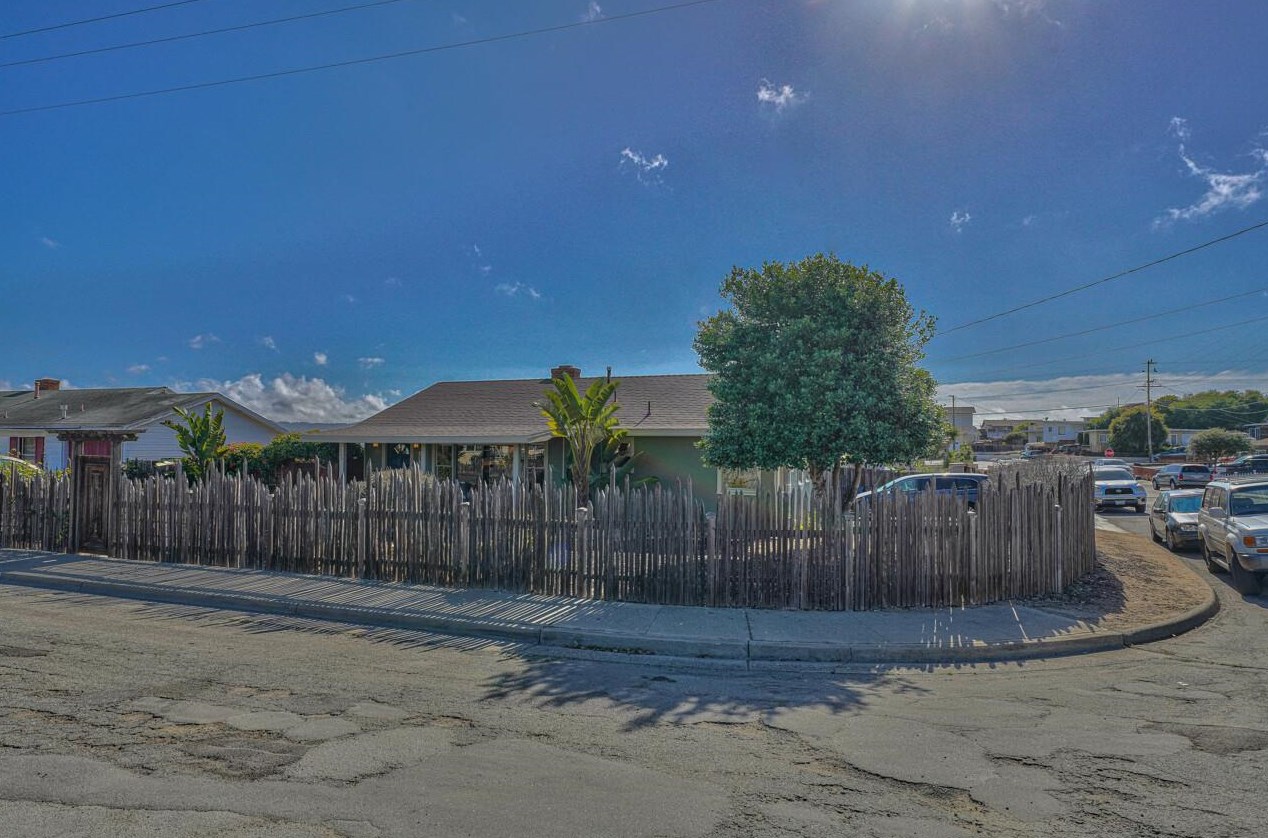 2065 Grandview St, Seaside CA  93955-3204 exterior