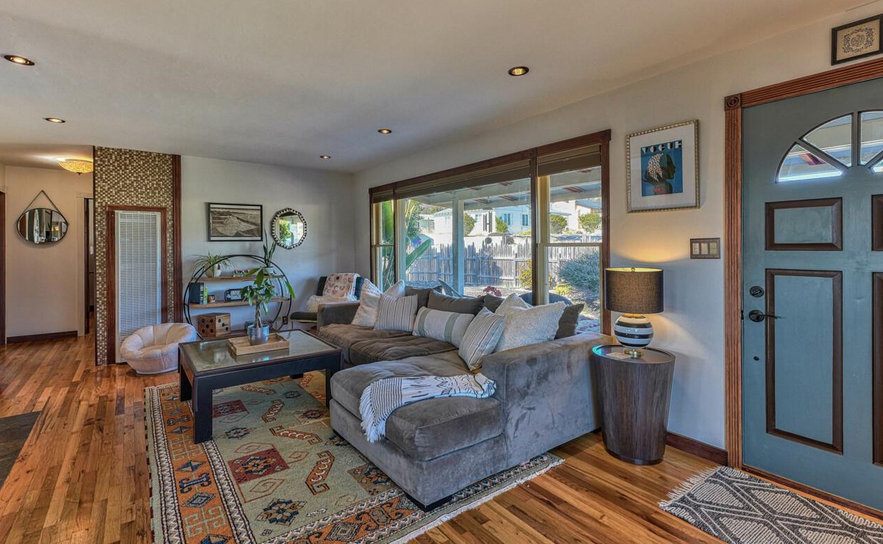2065 Grandview St, Seaside CA  93955-3204 exterior