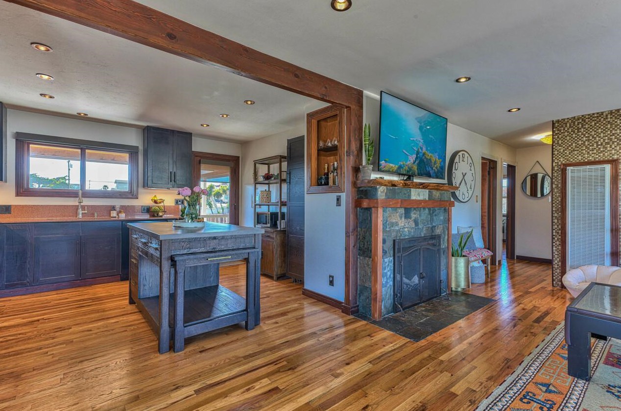 2065 Grandview St, Seaside CA  93955-3204 exterior