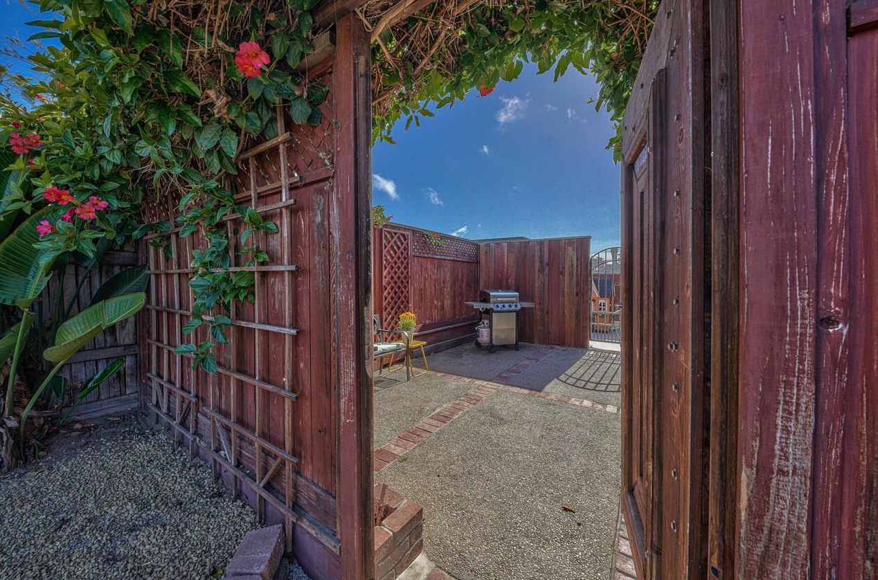 2065 Grandview St, Seaside CA  93955-3204 exterior