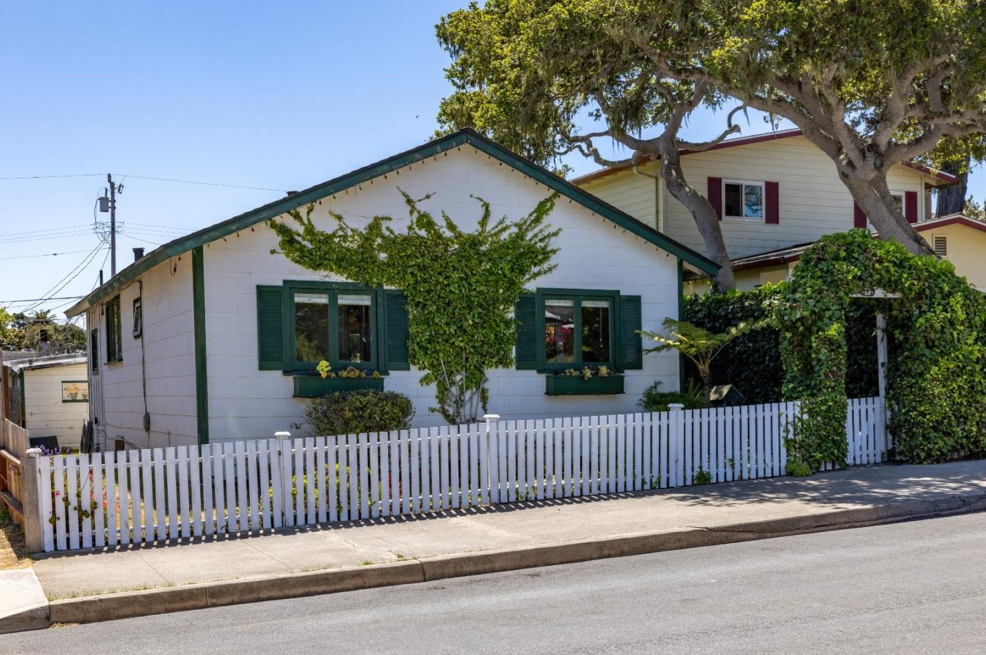 611 19th St, Del Monte Park, CA 93950