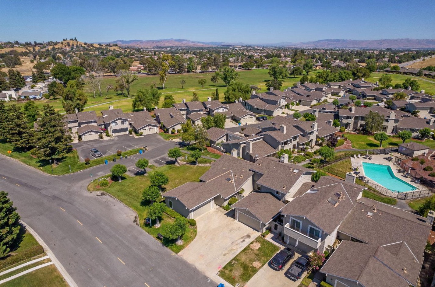 420 Ridgemark Dr, Hollister, CA 95023