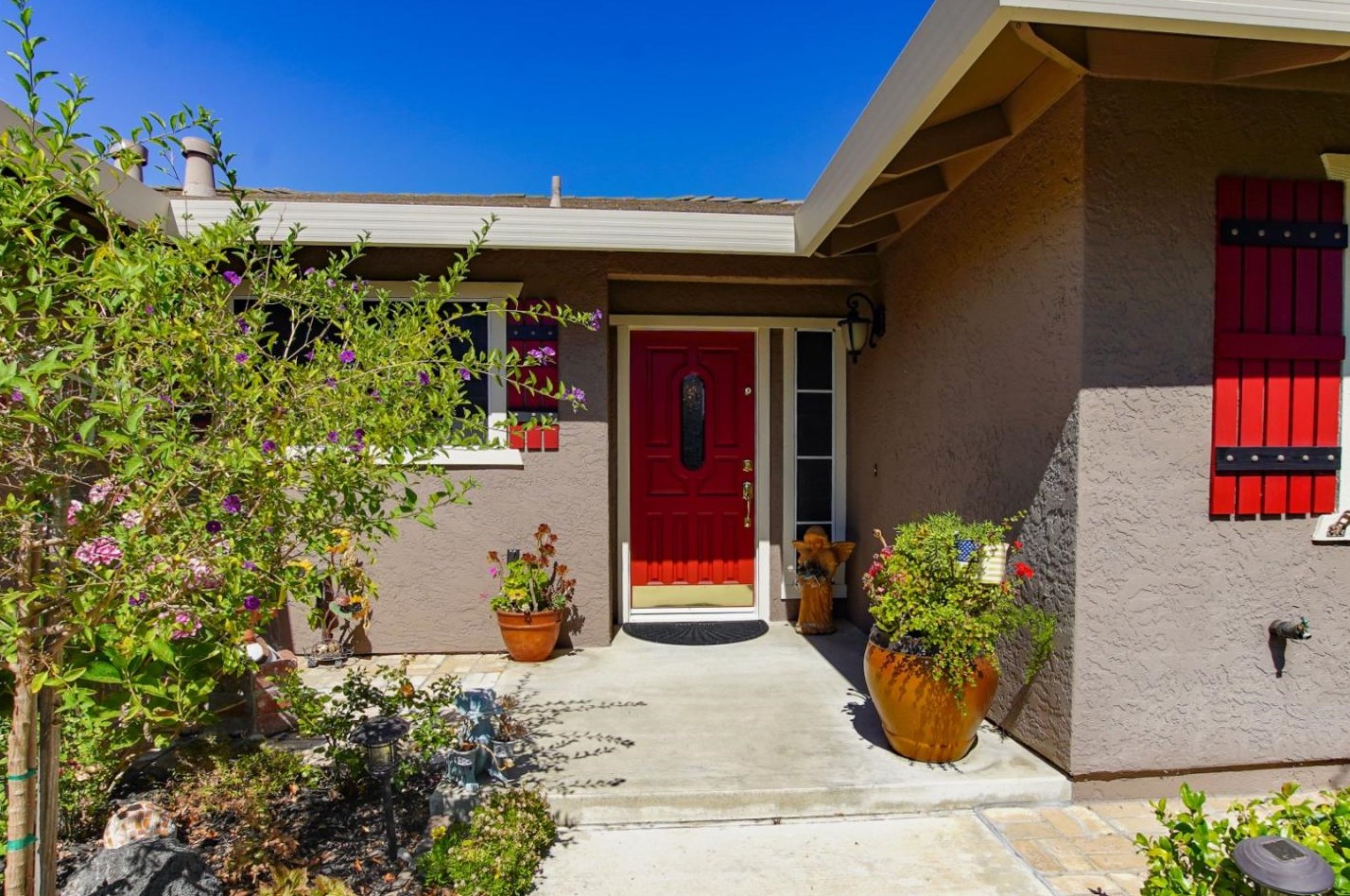 1200 Clearview Dr, Hollister, CA 95023-6737
