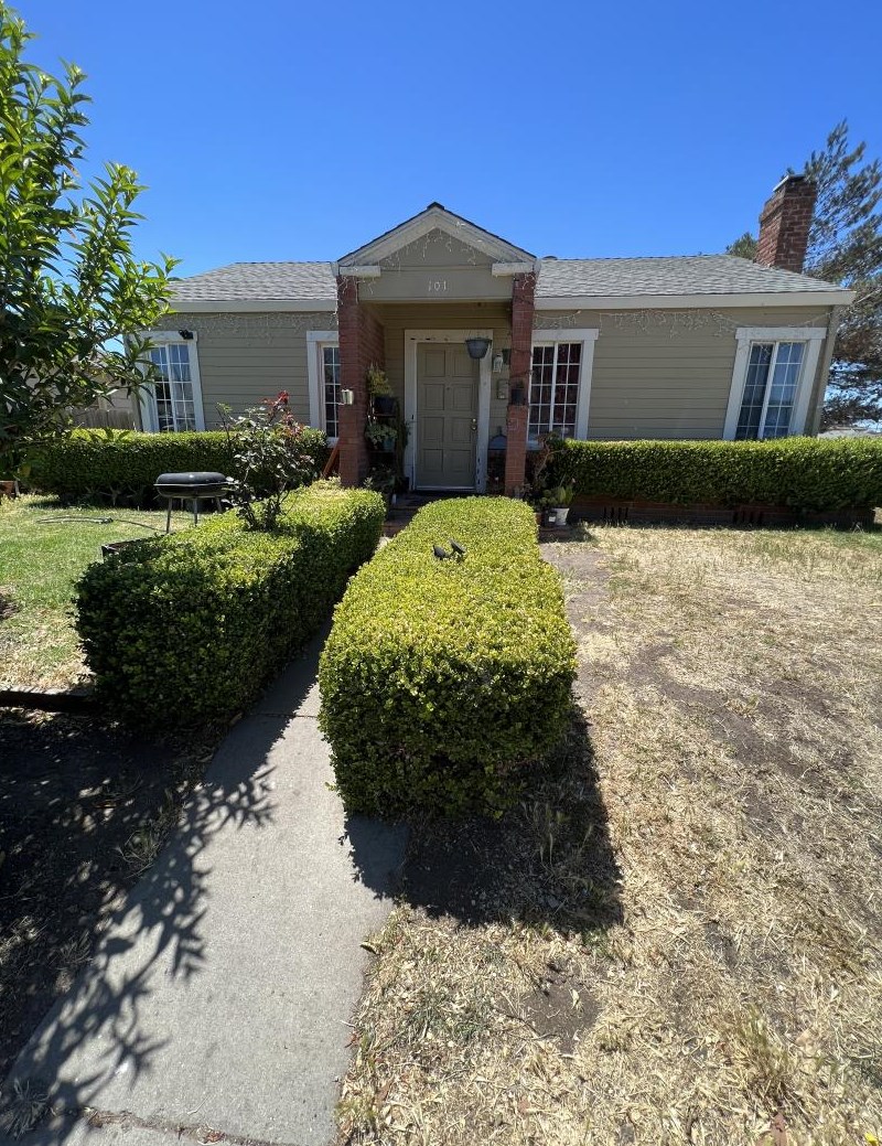 101 Smith St, Salinas, CA 93905-2523