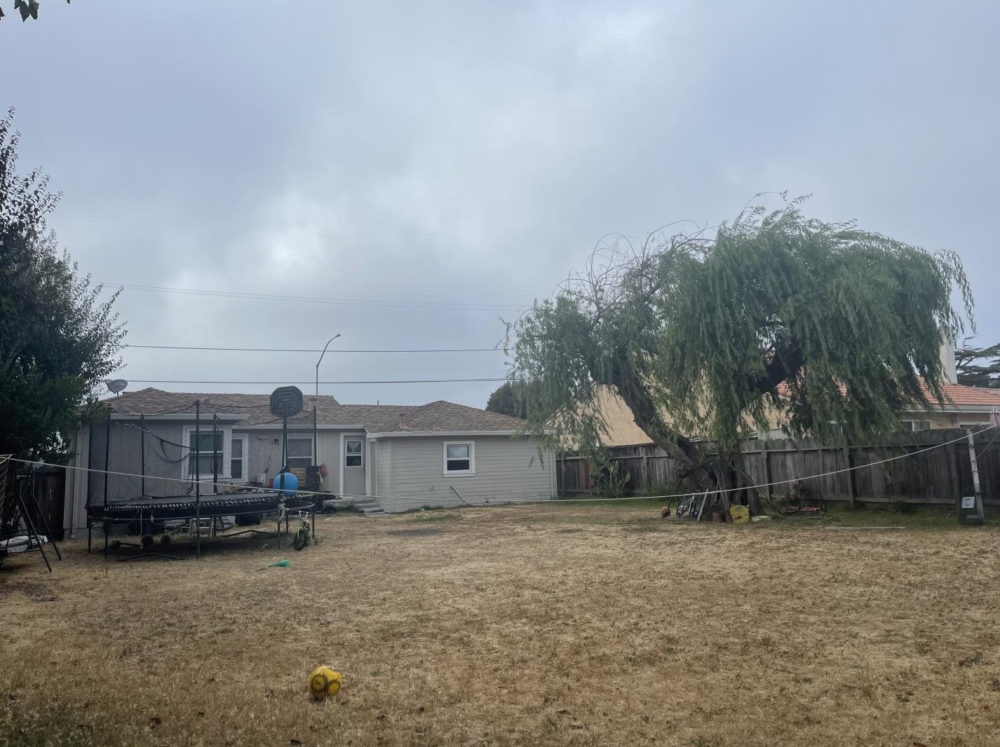 336 Paloma Ave, Salinas CA 93905-2823 exterior