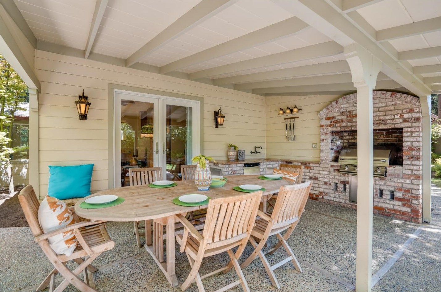 1990 Sharon Rd, Menlo Park CA  94025-6270 exterior