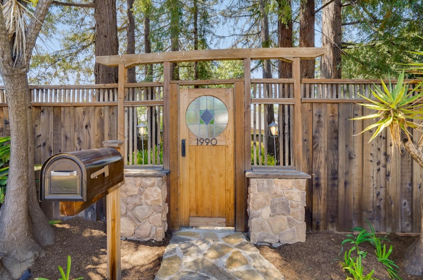 1990 Sharon Rd, Menlo Park CA  94025-6270 exterior