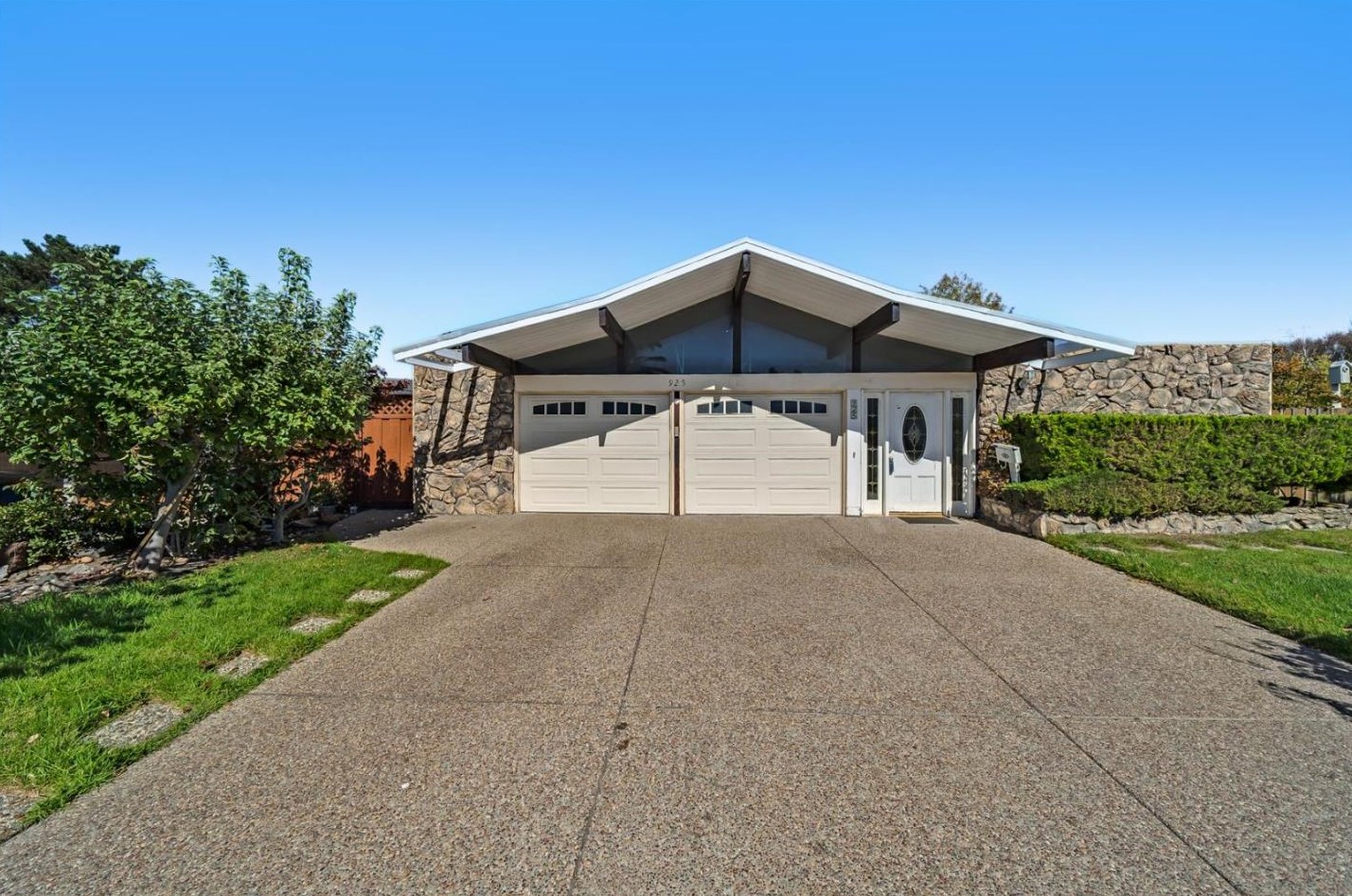 925 Gull Ave, San Mateo, CA 94404-1429