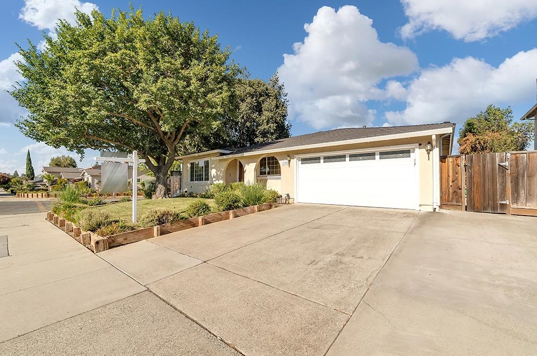 7180 Orchard Dr, Gilroy, CA 95020
