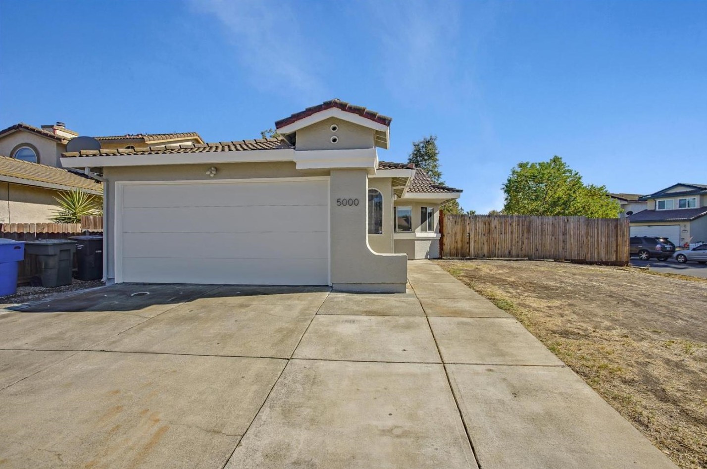 5000 Camino Royale Dr, Sacramento, CA 95823-5169