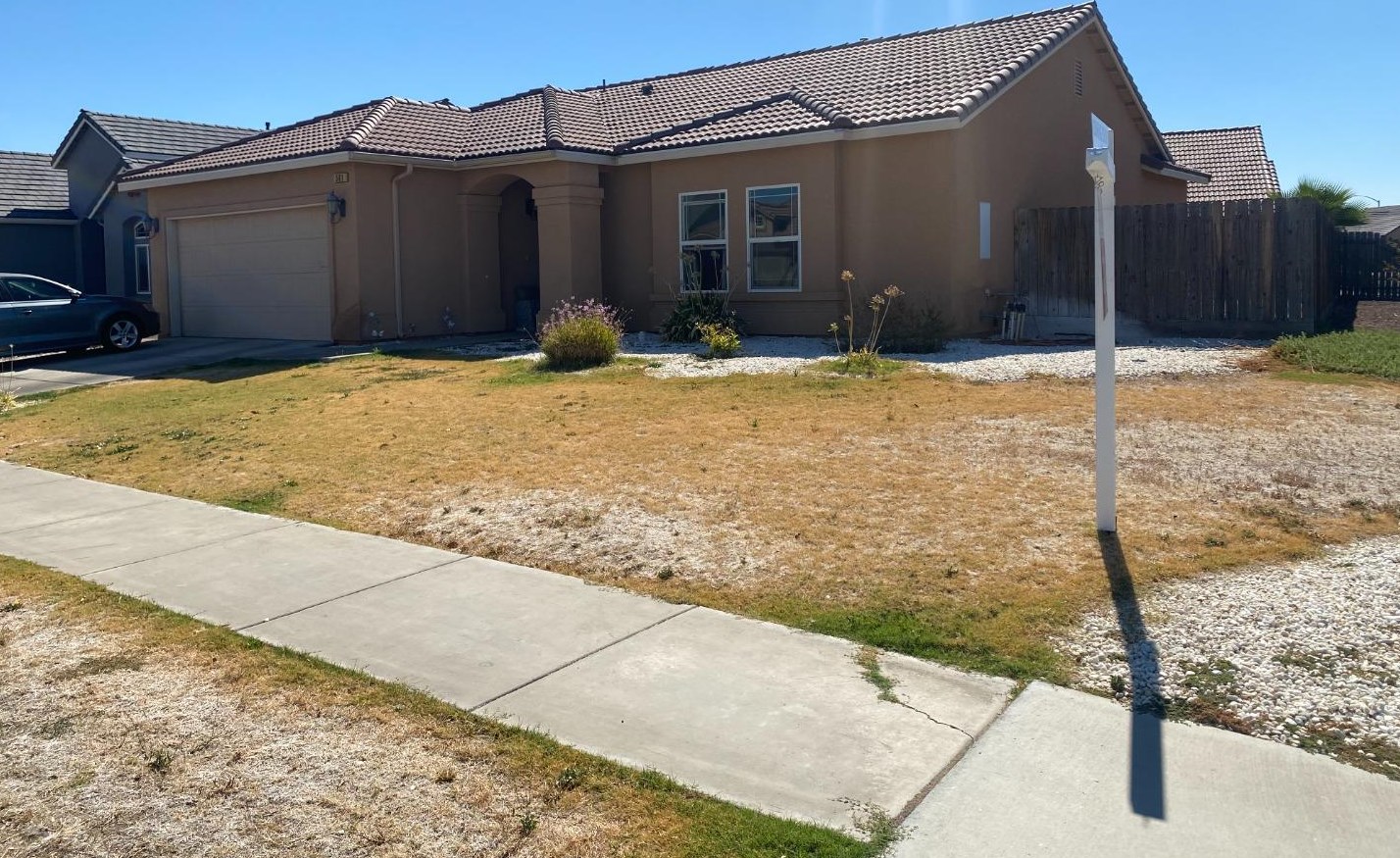 561 Rockport Dr, Los Banos, CA 93635