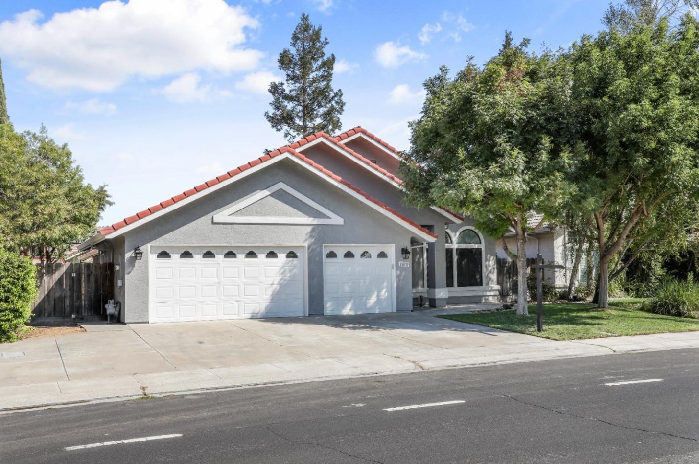 1733 Nehemiah Dr, Manteca, CA 95336