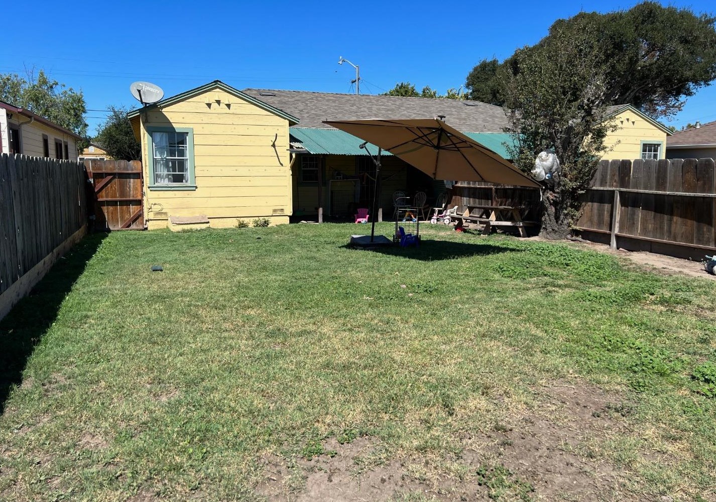 1524 1st Ave, Salinas, CA 93905-2416