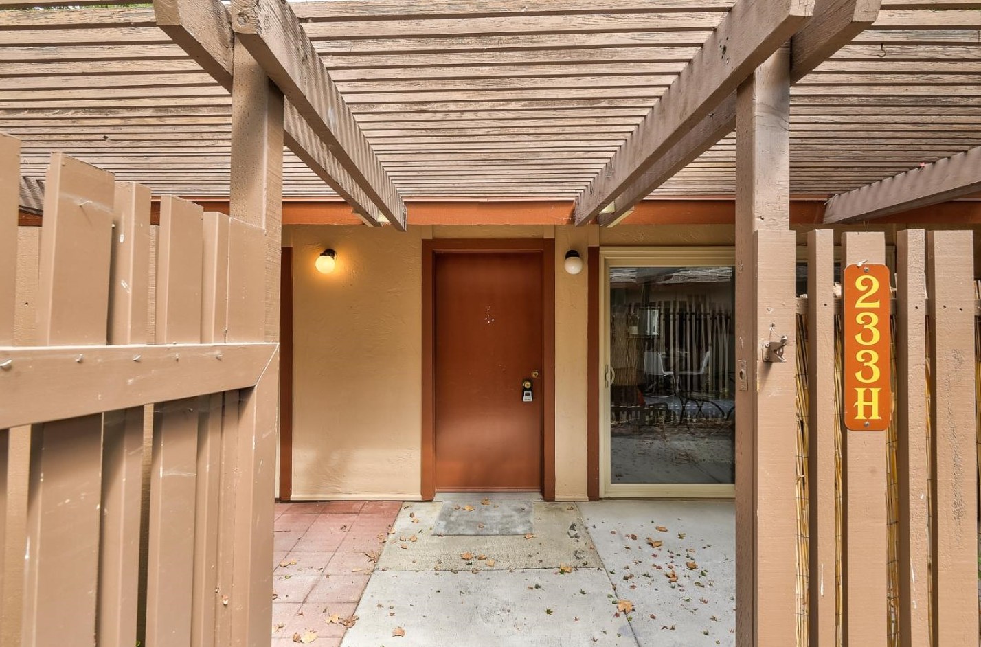 233 Red Oak Dr, Sunnyvale, CA 94086-6647