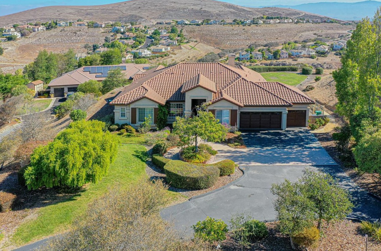 27824 Crowne Point Dr, Salinas, CA 93908-1597