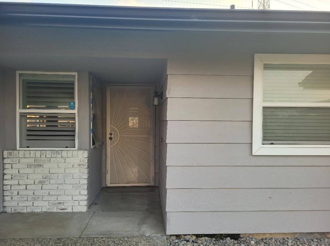 808 Van Ness Ct, Salinas, CA 93907-2051