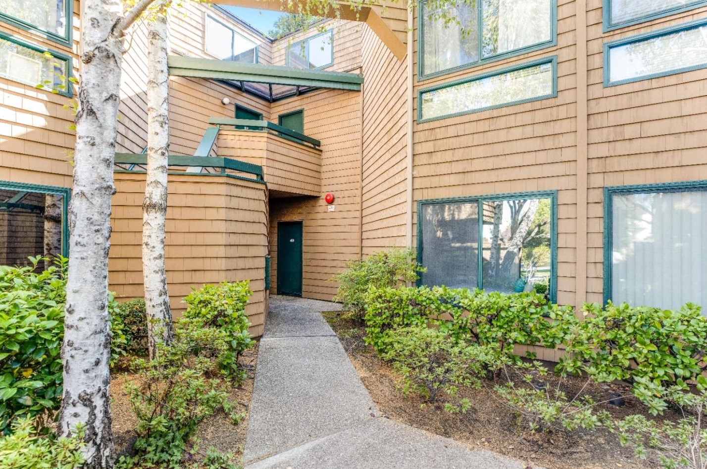 49 Cove Ln, Redwood City, CA 94065