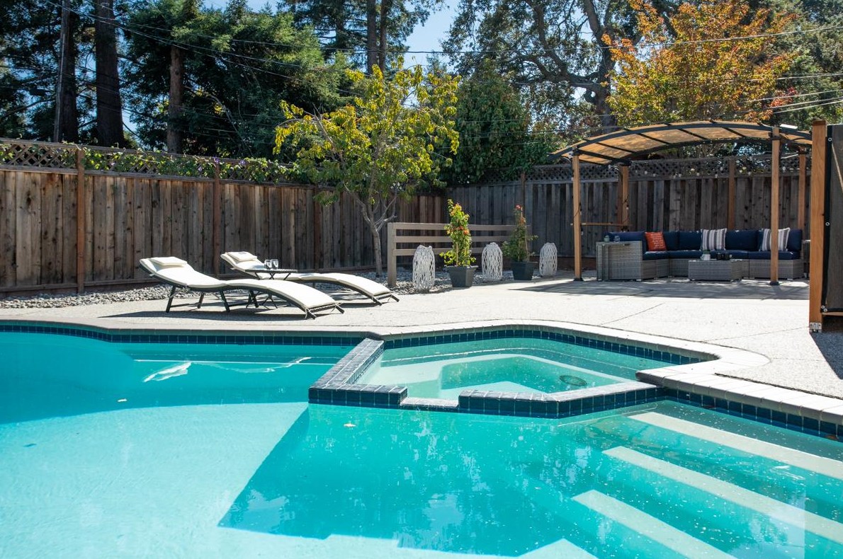 2083 Washington Ave, Redwood City, CA 94061