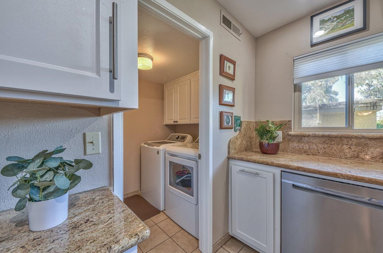 88 Montsalas Dr, Monterey CA  93940-5284 exterior