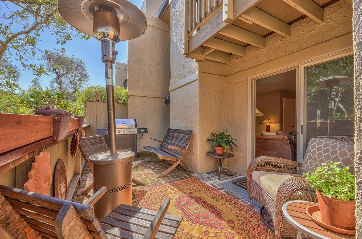 88 Montsalas Dr, Monterey CA  93940-5284 exterior