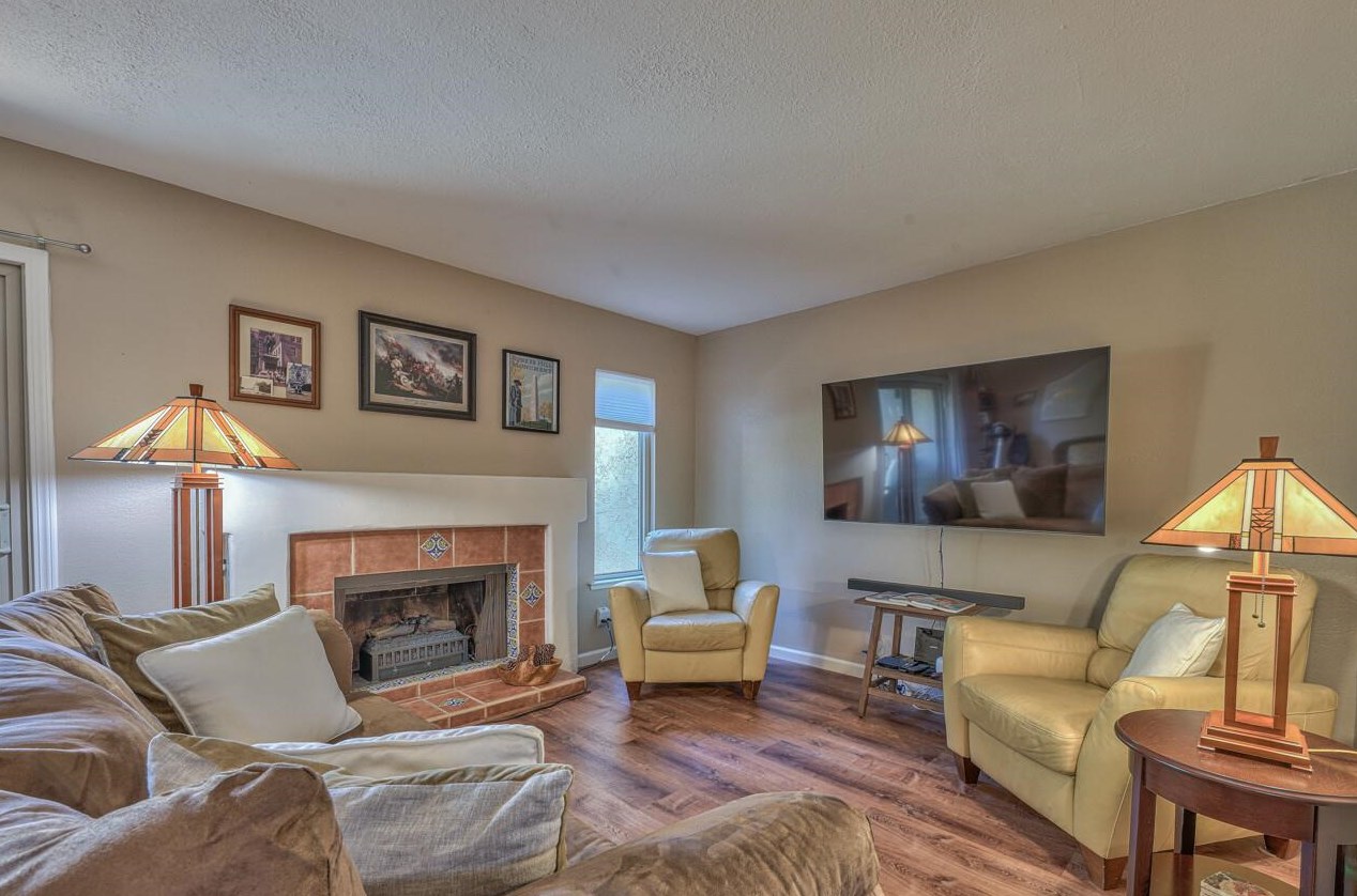 88 Montsalas Dr, Monterey CA  93940-5284 exterior