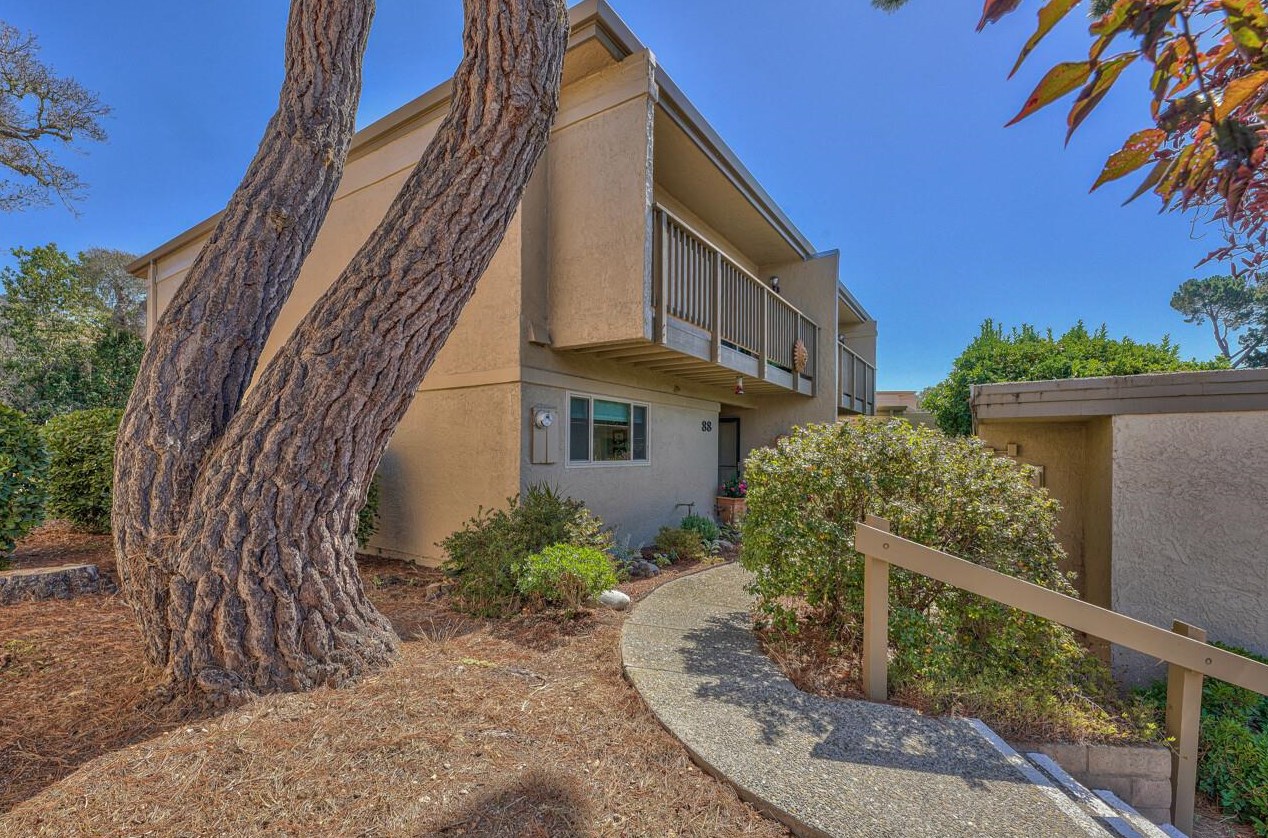 88 Montsalas Dr, Monterey, CA 93940-5243