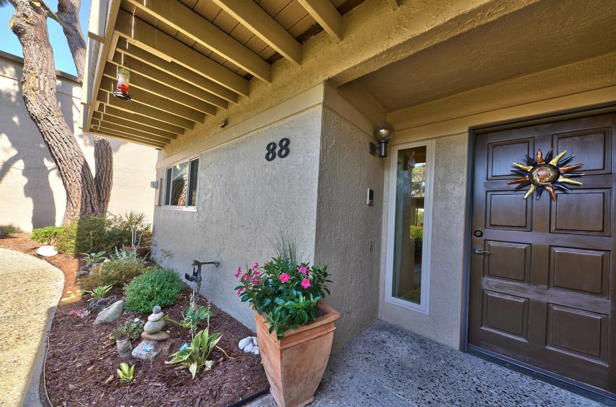 88 Montsalas Dr, Monterey CA  93940-5243 exterior