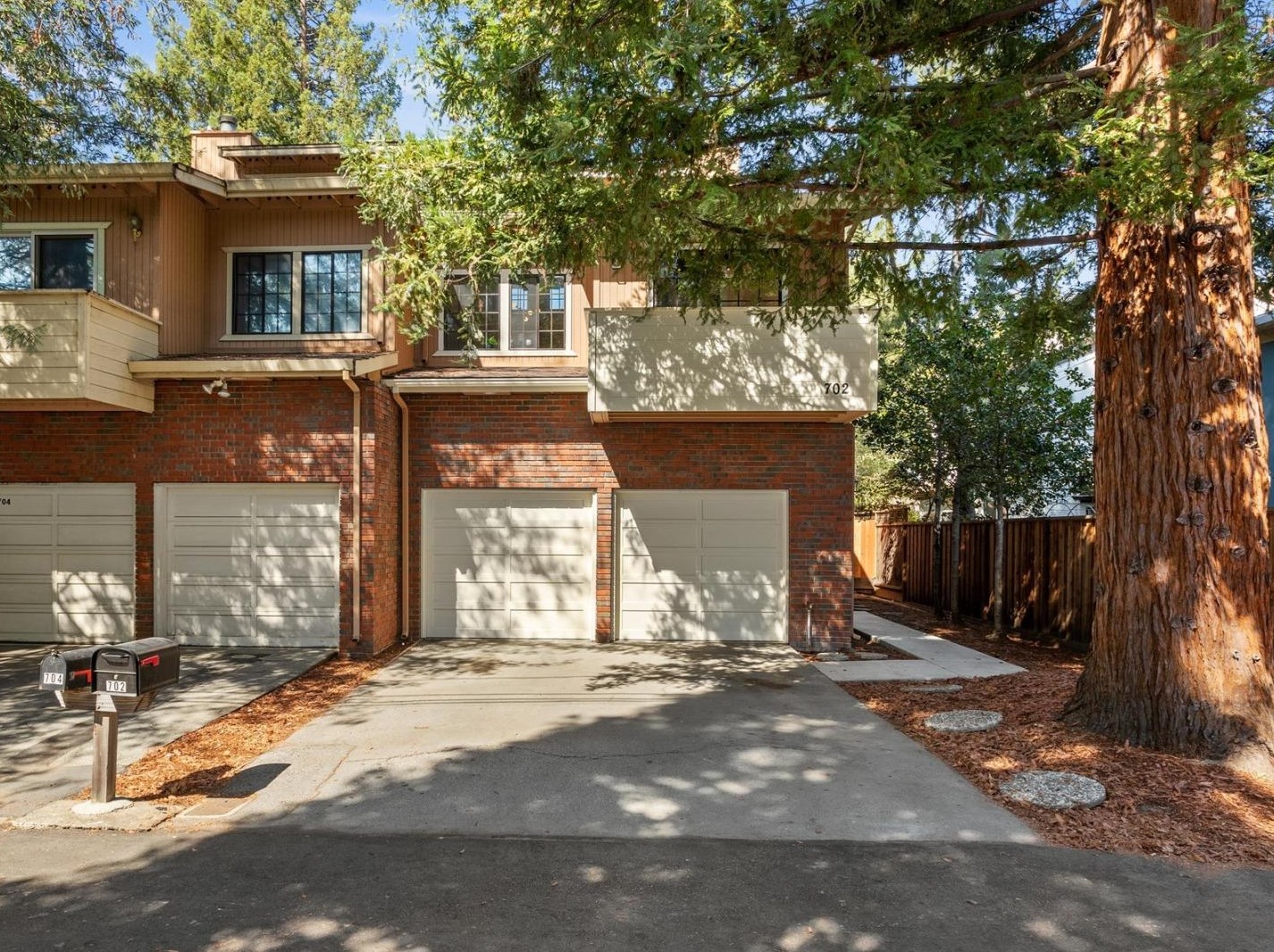 702 Elizabeth Ln, Menlo Park, CA 94025-4245
