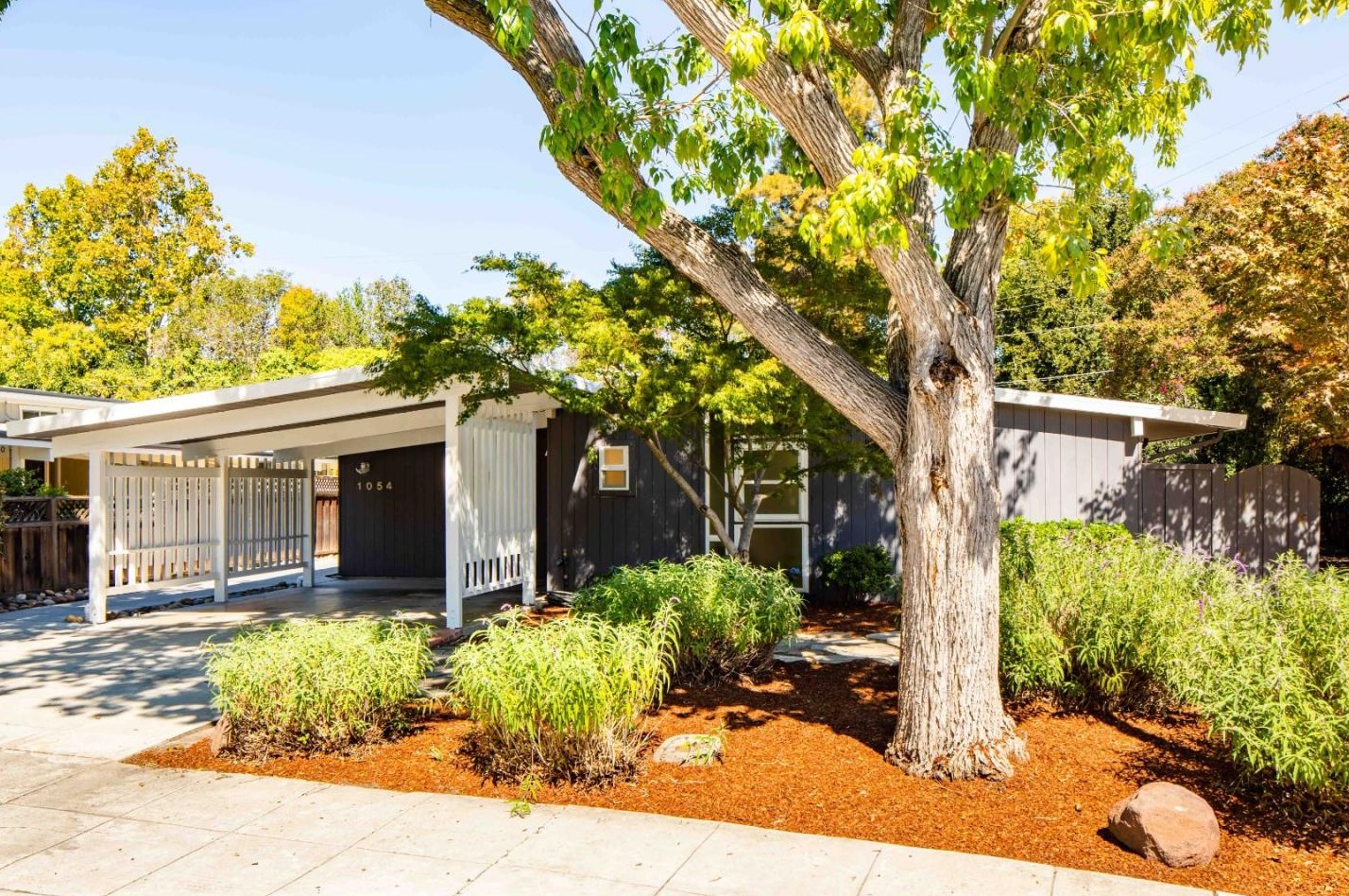 1054 Moffett Cir, Palo Alto, CA 94303