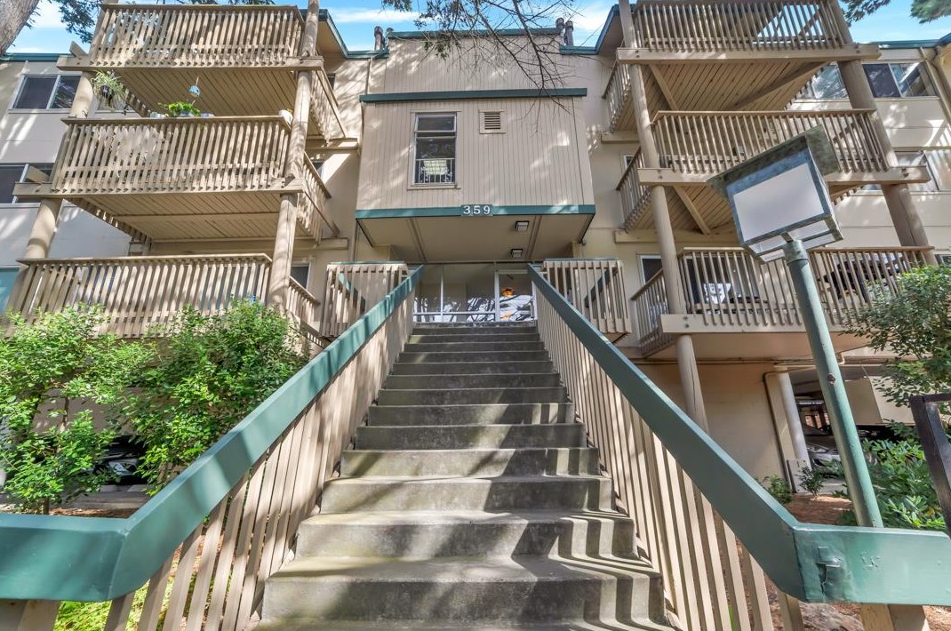359 Half Moon Ln 205, Daly City, CA 94015