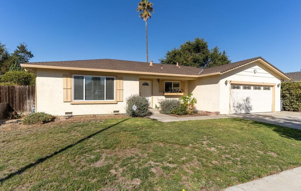 1900 Cerra Vista Dr, Hollister, CA 95023