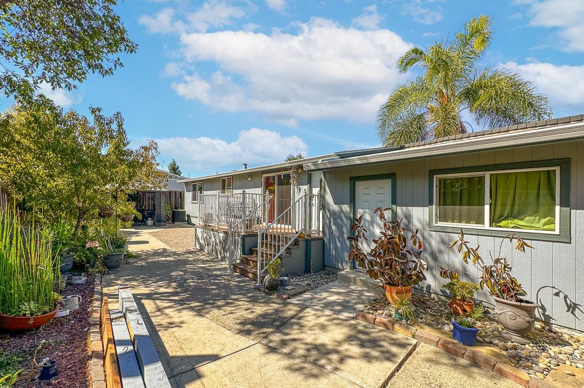 450 Chateau La Salle Dr, San Jose, CA 95111-3037