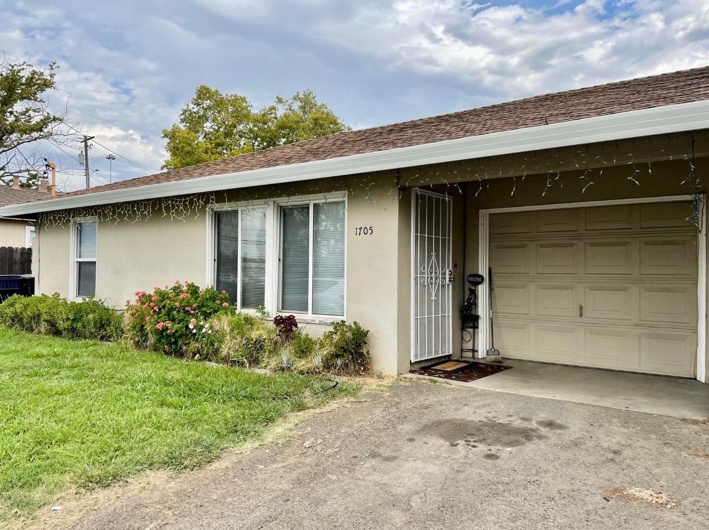 1705 Woolley Way, Sacramento, CA 95815-3432