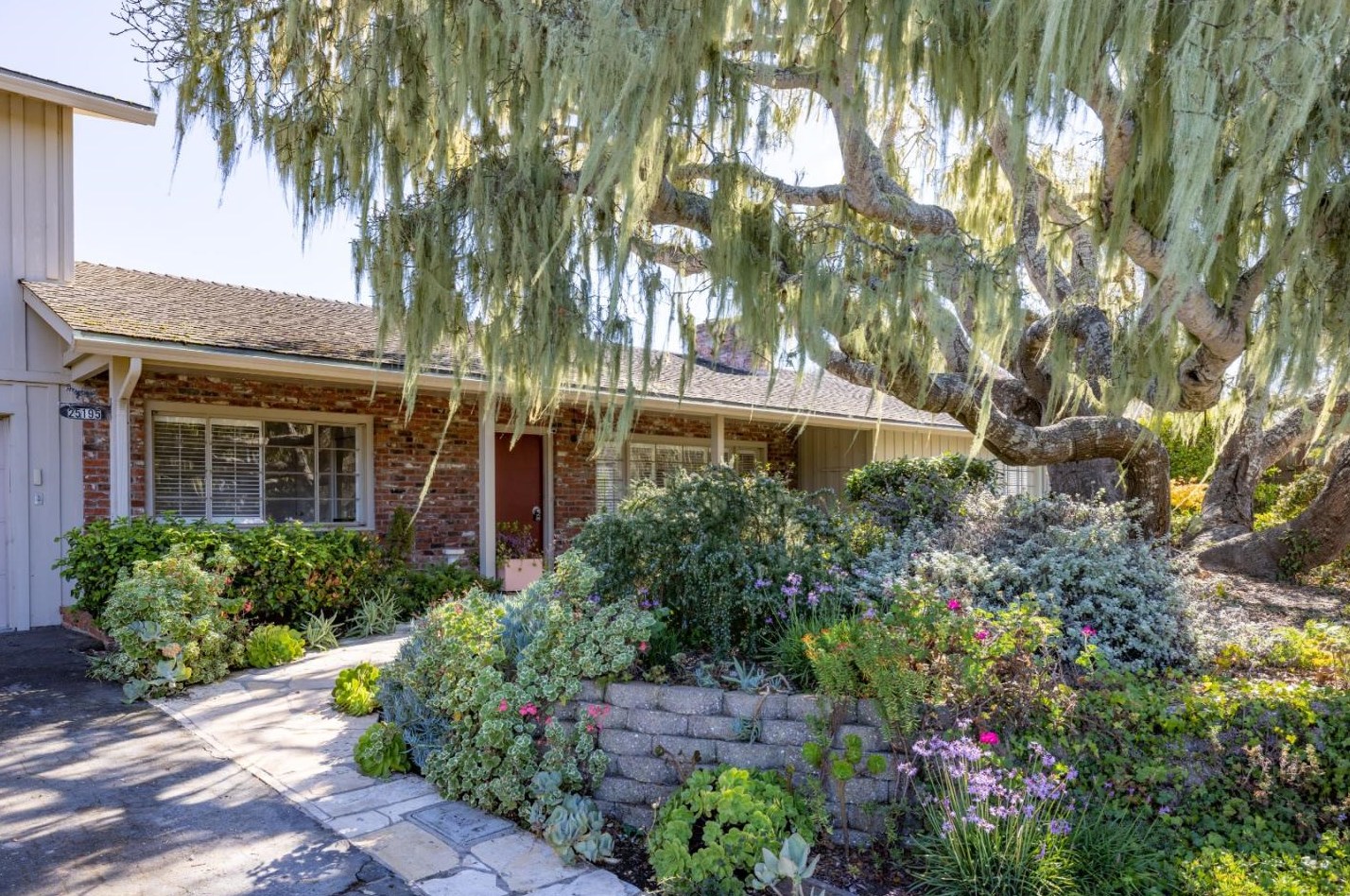 25195 Stewart Pl, Carmel, CA 93923-8305