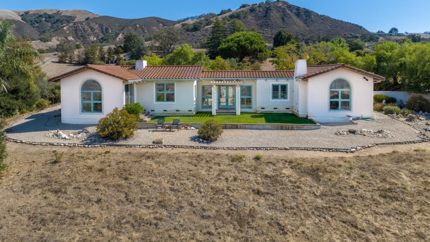 26401 Lucie Ln, Salinas, CA 93908-9116