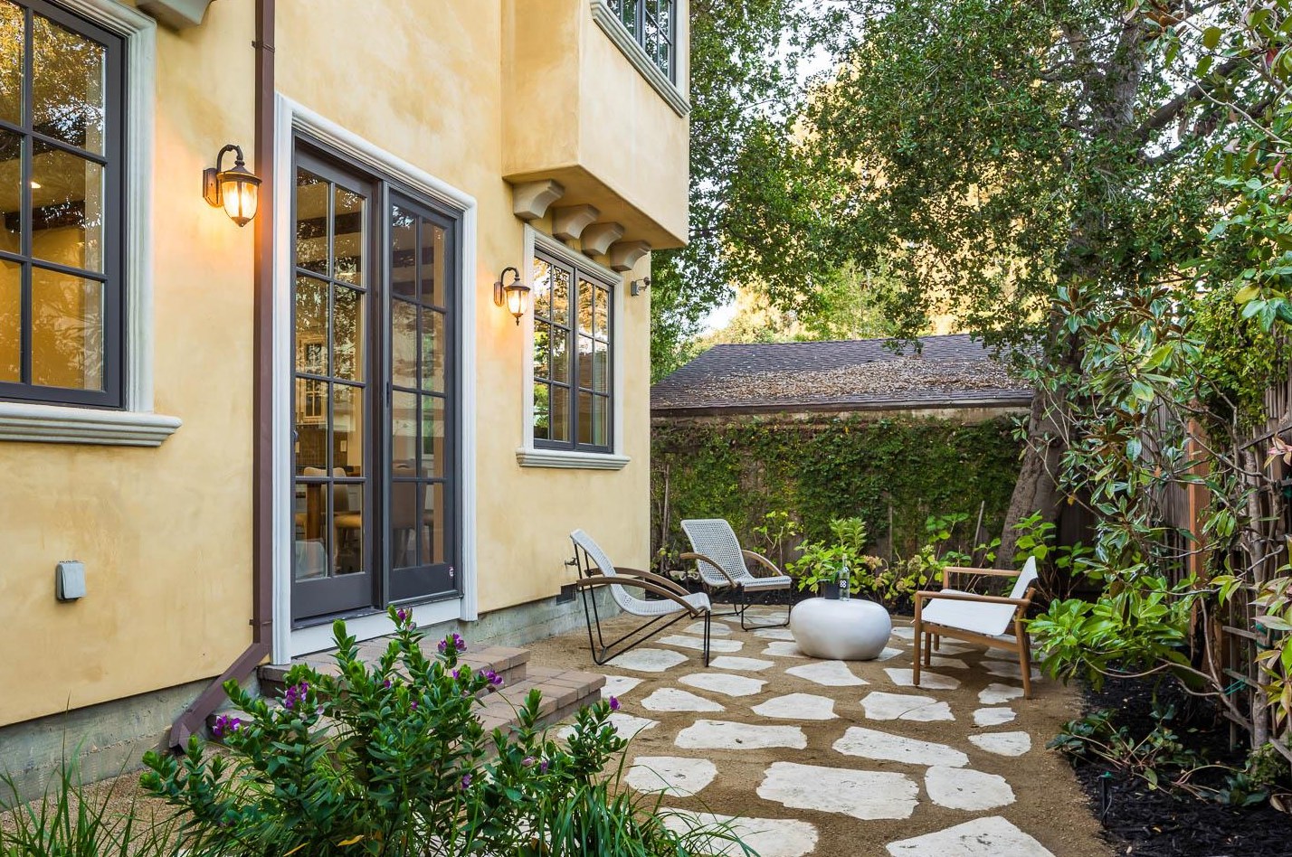 1009 Santa Cruz Ave, Menlo Park CA 94025-5656 exterior