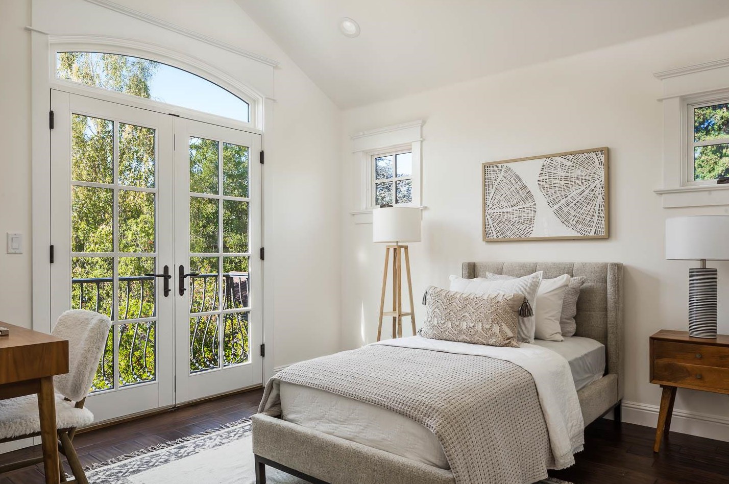 1009 Santa Cruz Ave, Menlo Park CA 94025-5656 exterior