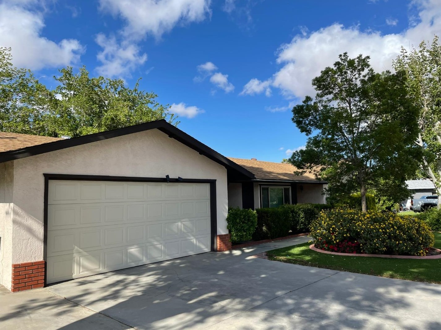 553 Callet St, Palmdale, CA 93551-2976