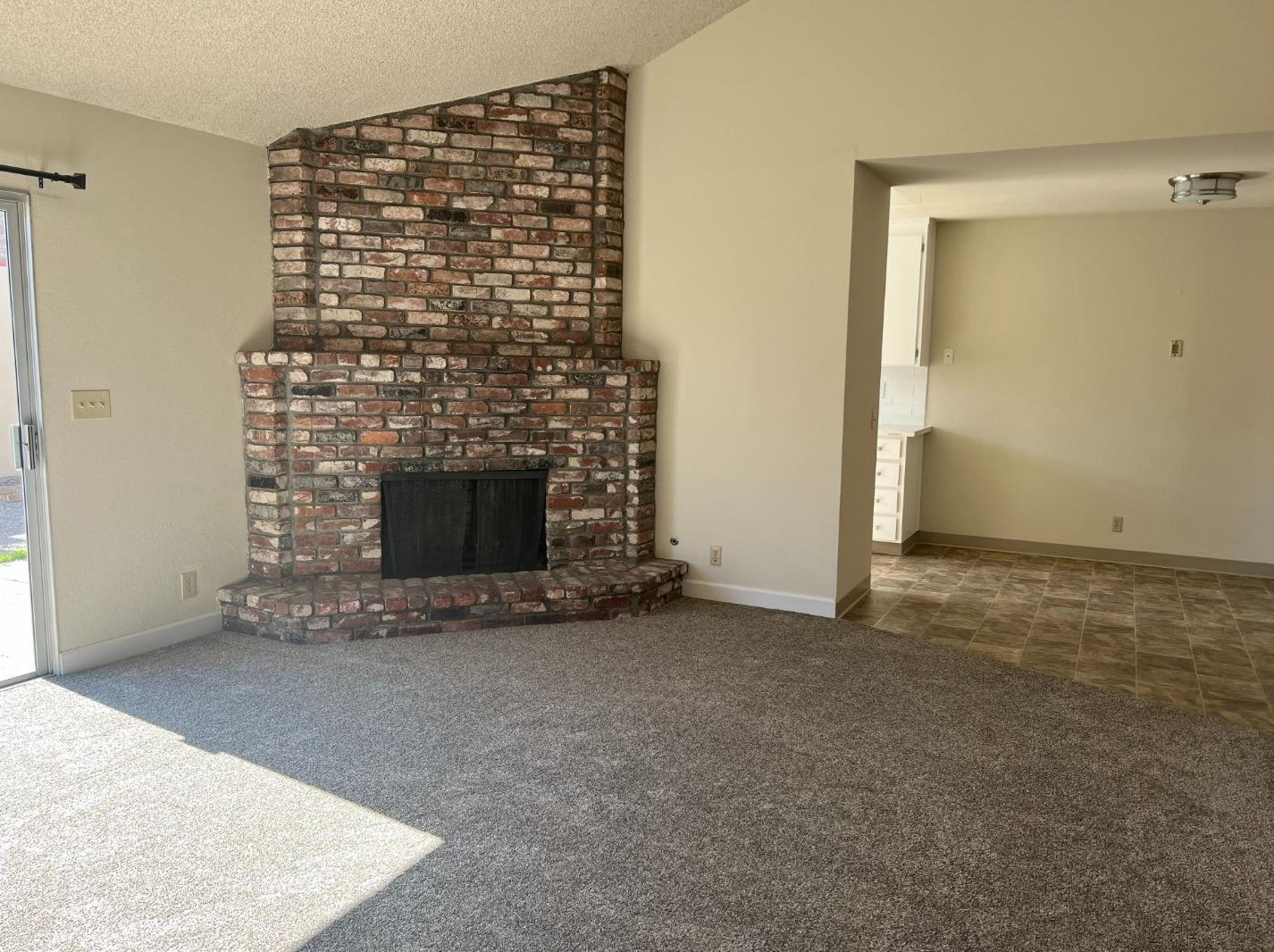 1655 Seville St, Salinas, CA 93906-2320