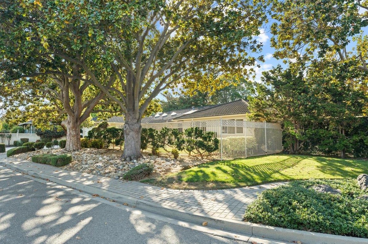 12581 Easton Dr, Saratoga, CA 95070-3557