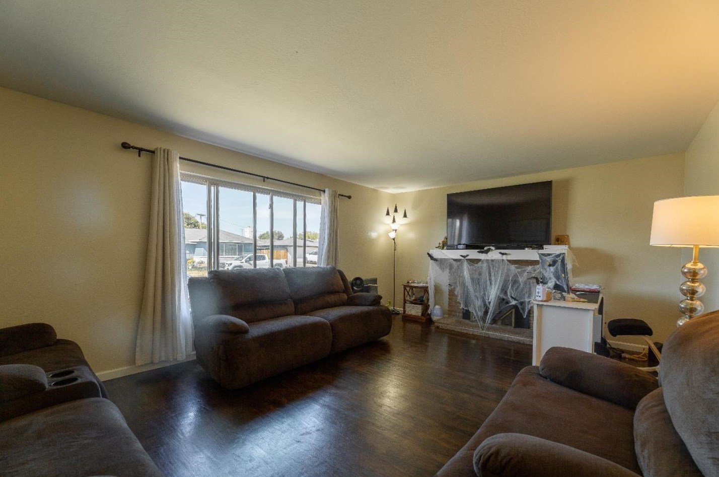 1666 Cambrian Dr, Salinas CA 93906-2207 exterior