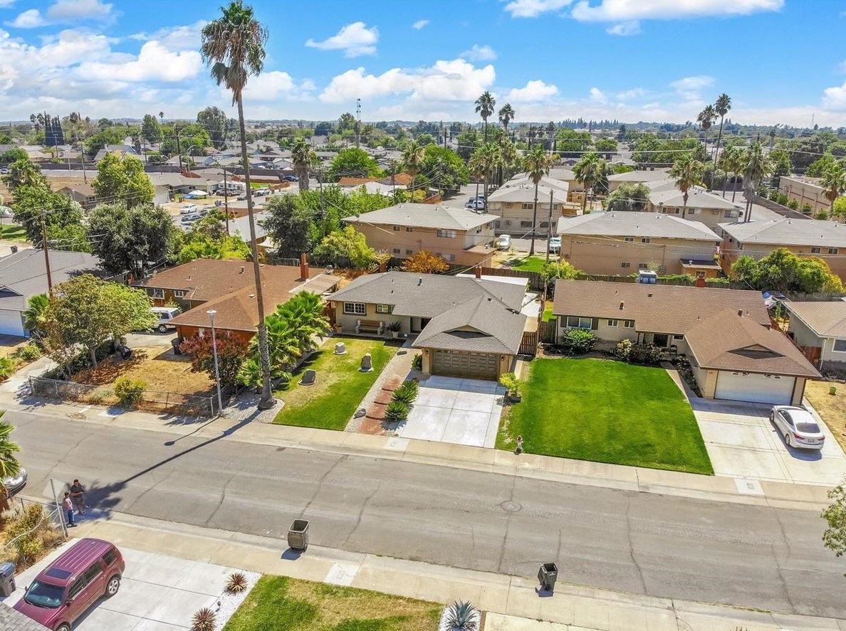 1610 Glidden Ave, Sacramento CA  95822-5152 exterior