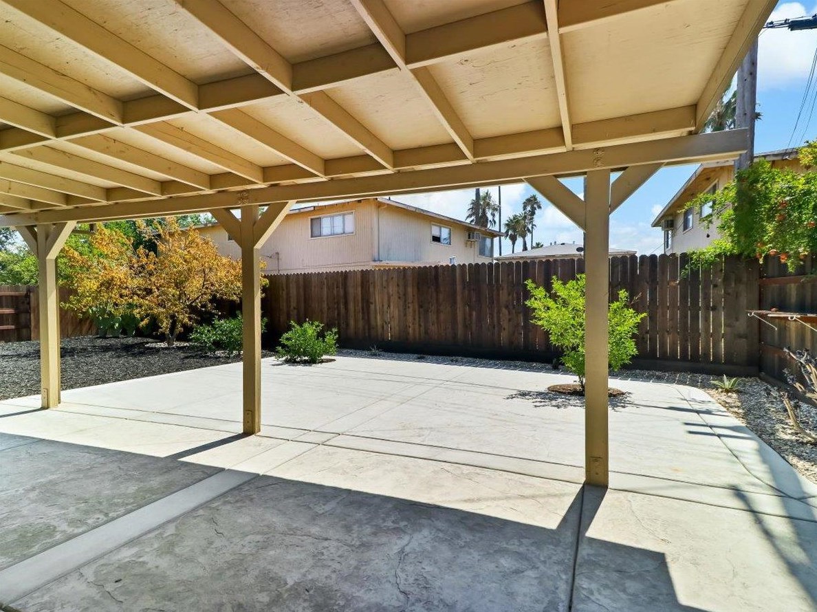 1610 Glidden Ave, Sacramento CA  95822-5152 exterior